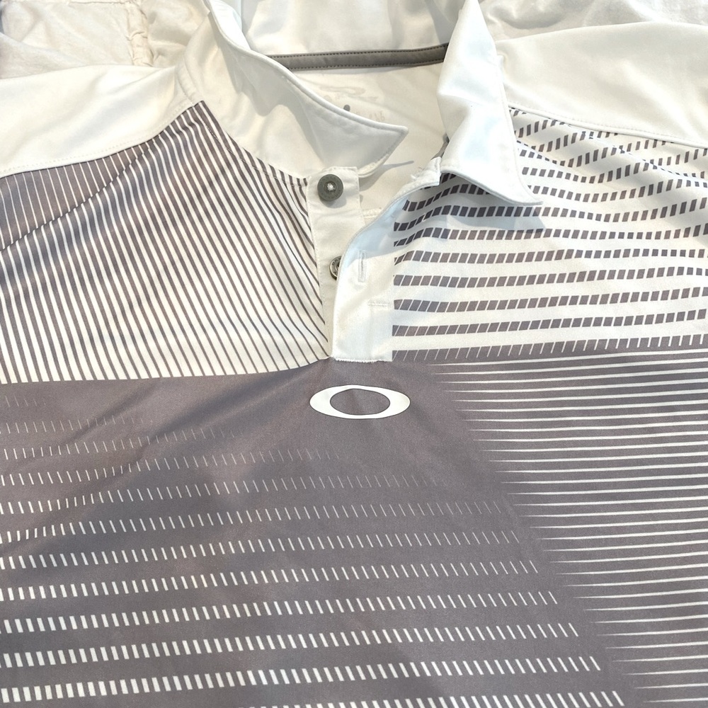 Men’s XL Oakley golf shirt